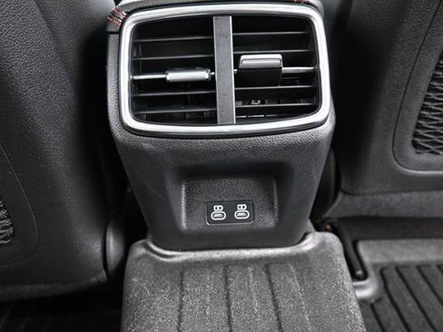 Used 2025 Genesis G70 3.3T Advanced RWD image 15