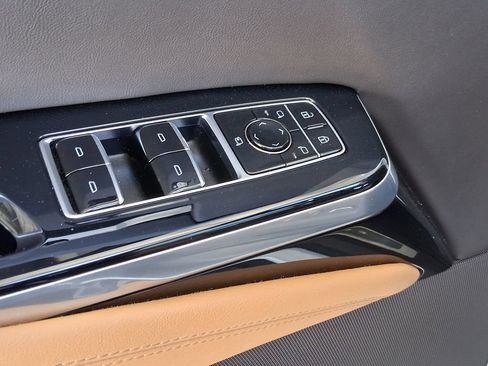 Used 2025 Cadillac Escalade Premium Luxury RWD image 19
