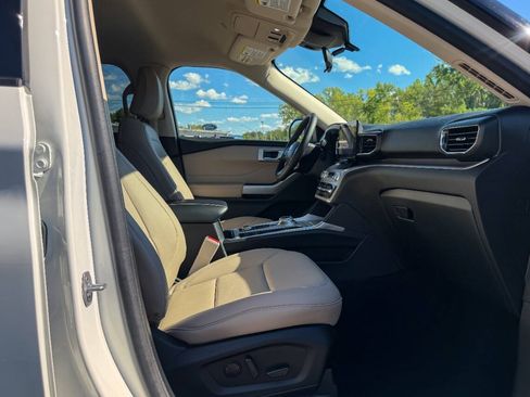 Used 2023 Ford Explorer XLT w/ Equipment Group 202A AWD/4WD image 10
