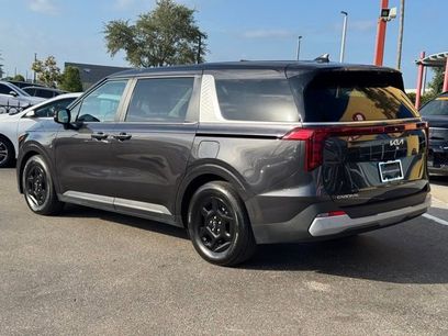 Used 2025 Kia Carnival