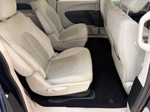 Used 2018 Chrysler Pacifica Touring Plus FWD image 30