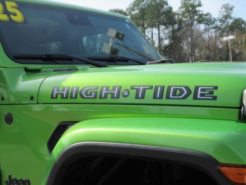 Used 2025 Jeep Gladiator Sport image 11