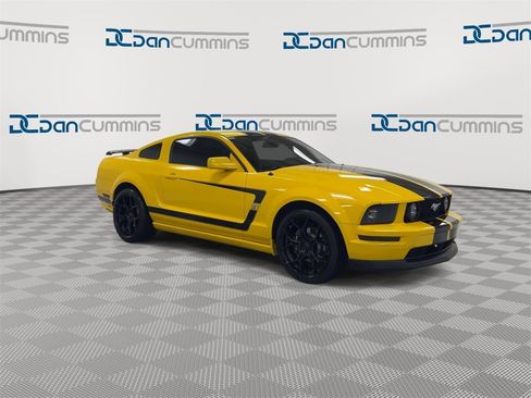 Used 2005 Ford Mustang GT image 2