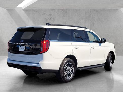 Used 2025 Ford Expedition Active AWD/4WD image 4