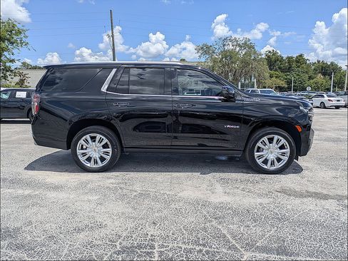 Used 2024 Chevrolet Tahoe High Country RWD image 3