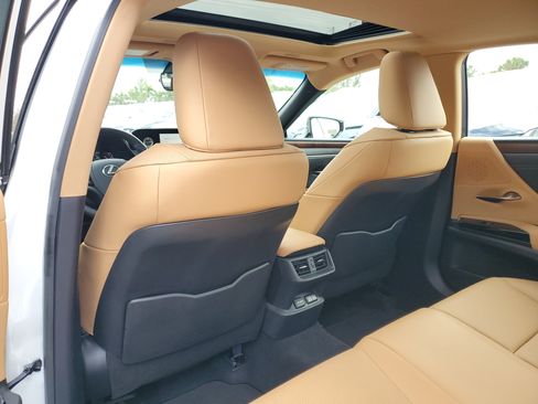 Used 2025 Lexus ES 350 w/ Premium Package image 9