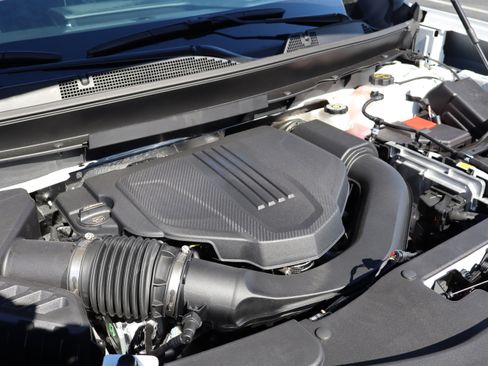 New 2026 GMC Acadia Denali w/ Super Cruise Package image 36