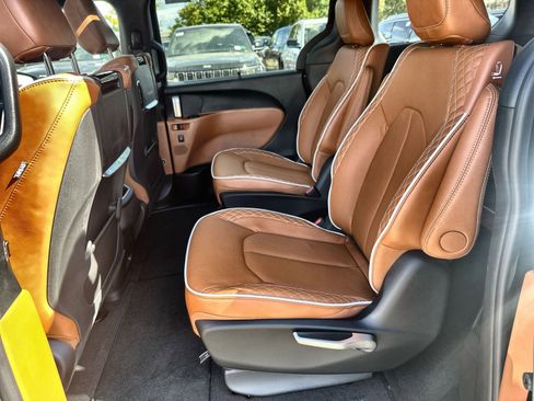 New 2026 Chrysler Pacifica Pinnacle image 25