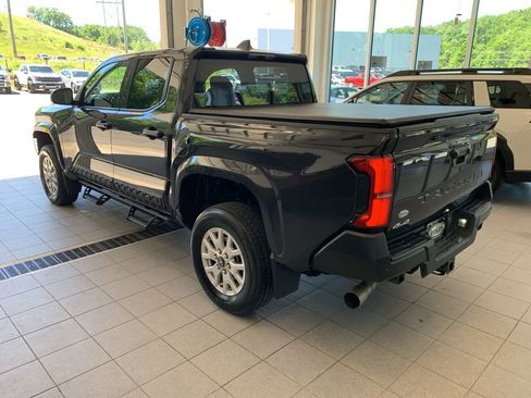 Used 2025 Toyota Tacoma SR w/ SR Upgrade Package AWD/4WD image 16