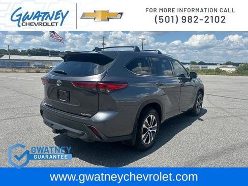 Used 2022 Toyota Highlander XLE AWD/4WD image 5
