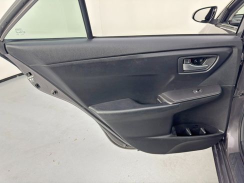 Used 2017 Toyota Camry SE image 34