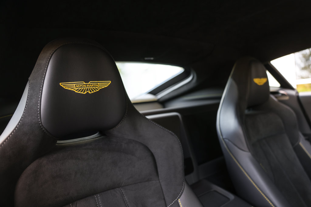 Used 2025 Aston Martin V8 Vantage Coupe RWD image 26