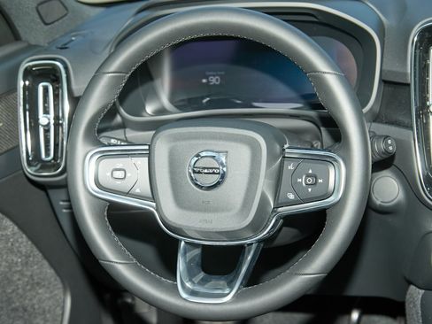 Certified 2023 Volvo XC40 Recharge Ultimate w/ Protection Package Premier image 21