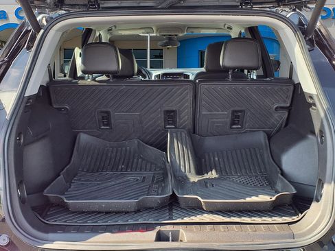 Used 2024 GMC Terrain SLT AWD/4WD image 7