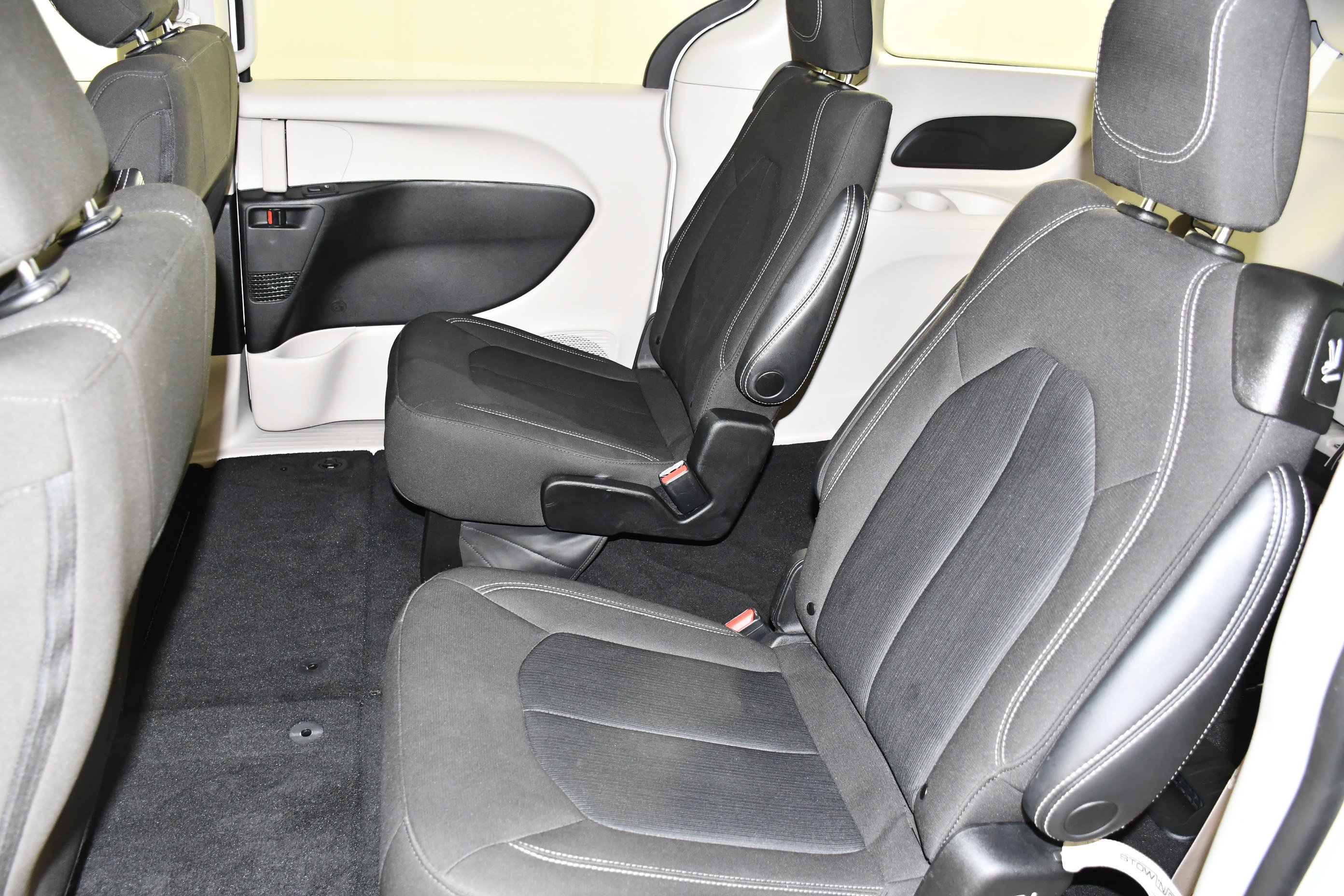 Used 2023 Chrysler Voyager LX FWD image 45