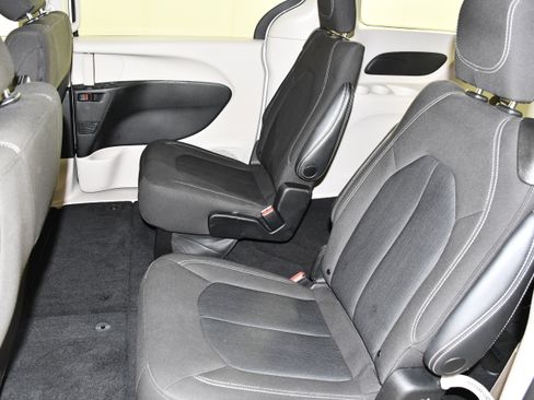 Used 2023 Chrysler Voyager LX FWD image 45