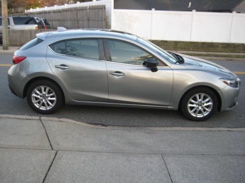 Used 2015 MAZDA MAZDA3 i Touring w/ Technology Package image 4