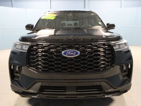 Used 2025 Ford Explorer ST-Line w/ ST-Line Street Pack image 24
