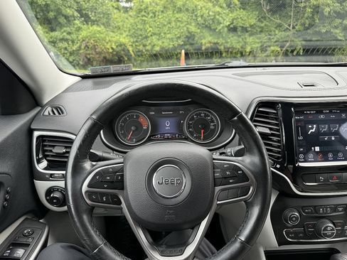 Used 2019 Jeep Cherokee Limited AWD/4WD image 21