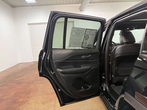 Used 2024 Jeep Grand Cherokee Altitude AWD/4WD image 46