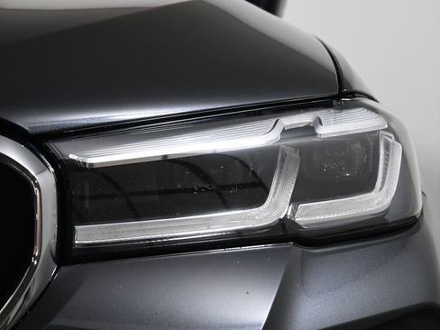 Certified 2022 BMW 540i xDrive w/ M Sport Package image 11