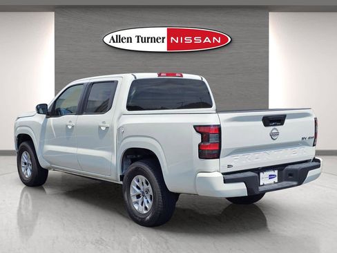 Used 2024 Nissan Frontier SV image 8