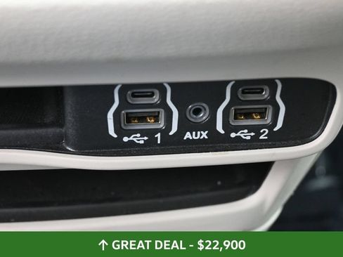 Used 2023 Chrysler Pacifica Touring-L FWD image 37