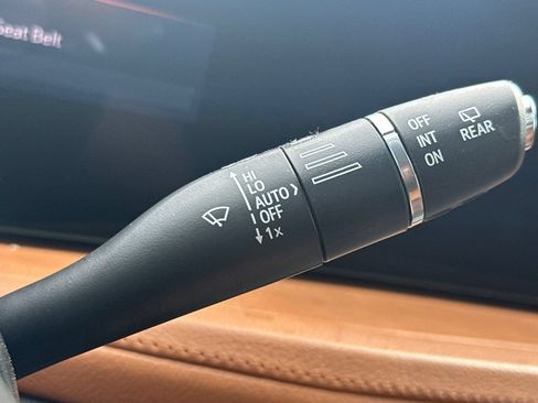 Used 2025 Cadillac XT4 Sport w/ LPO, Onyx Lite Package FWD image 39