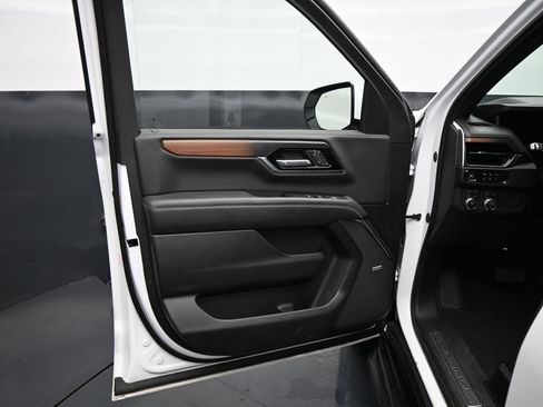 Used 2025 GMC Yukon Denali AWD/4WD image 10