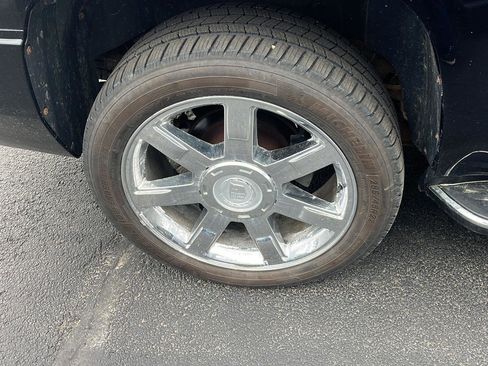 Used 2007 Cadillac Escalade AWD w/ Information Package image 31