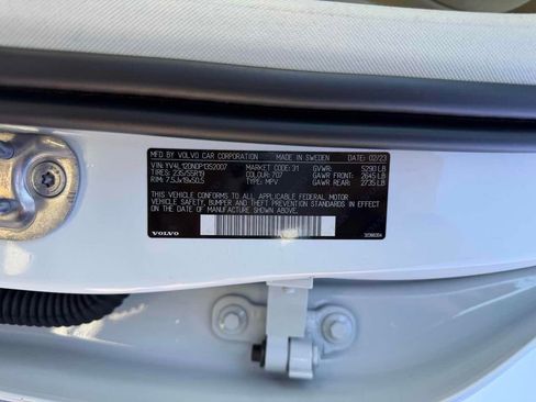 Used 2023 Volvo XC60 B5 Plus image 32