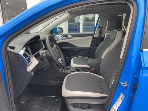 New 2025 Volkswagen Taos SE image 28