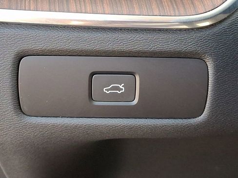 Used 2024 Volvo XC60 B5 Plus w/ Protection Package Premier image 30