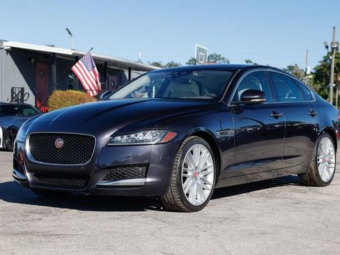 Used 2017 Jaguar XF Prestige image 3