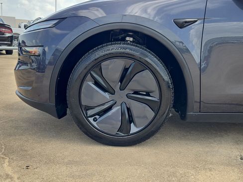 Used 2026 Tesla Model Y 2WD image 11