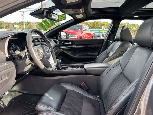 Used 2019 Nissan Maxima SR w/ Premium Package image 10