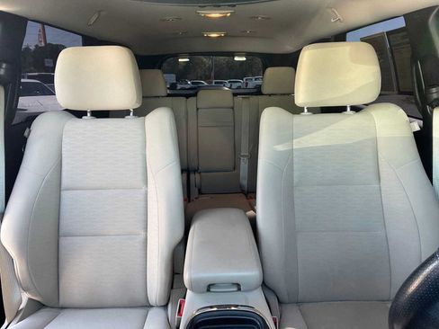 Used 2019 Dodge Durango SXT w/ 3rd Row Seating Group AWD/4WD image 29