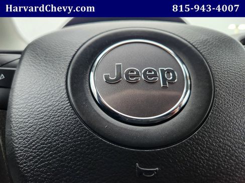 Used 2022 Jeep Cherokee Trailhawk w/ Premium Leather Package image 27