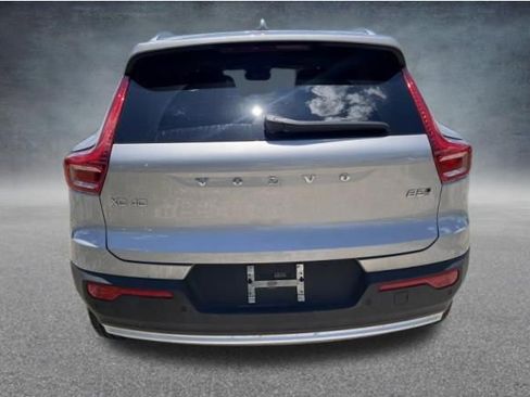 Used 2023 Volvo XC40 B5 Plus w/ Driver Assist Package AWD/4WD image 3