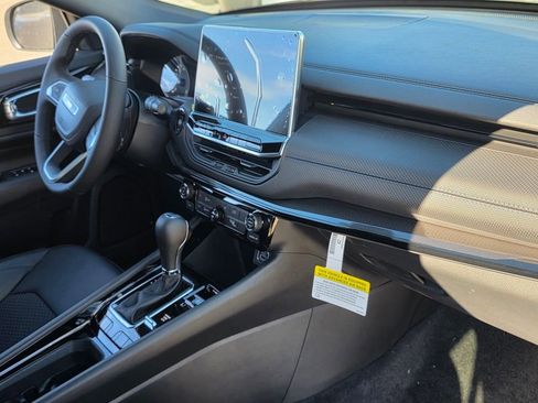 New 2026 Jeep Compass Latitude image 13