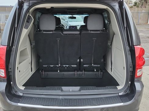 Used 2018 Dodge Grand Caravan SXT w/ Driver Convenience Group image 11