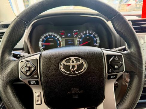 Used 2018 Toyota 4Runner SR5 AWD/4WD image 36