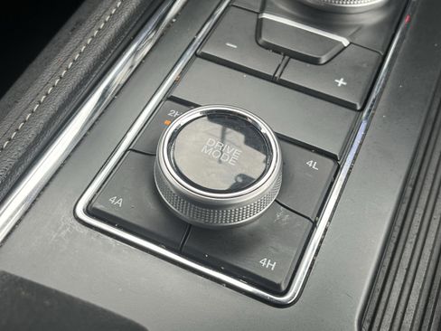 Used 2024 Ford Expedition XLT image 21