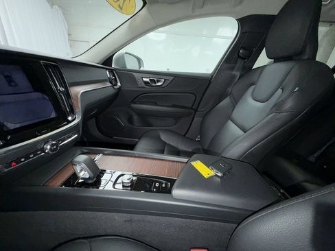Used 2025 Volvo V60 B5 Cross Country Plus AWD/4WD image 9