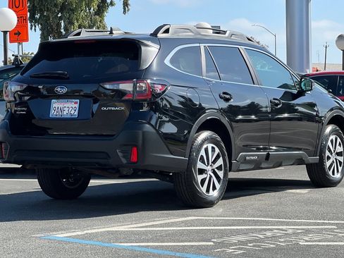 Certified 2022 Subaru Outback Premium image 4