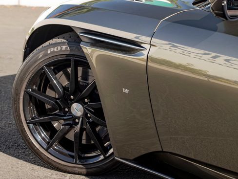 Used 2017 Aston Martin DB11 V12 RWD image 9