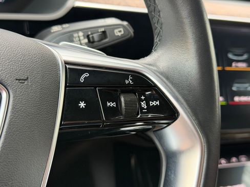 Used 2022 Audi e-tron Premium Plus w/ Premium Plus Package image 29