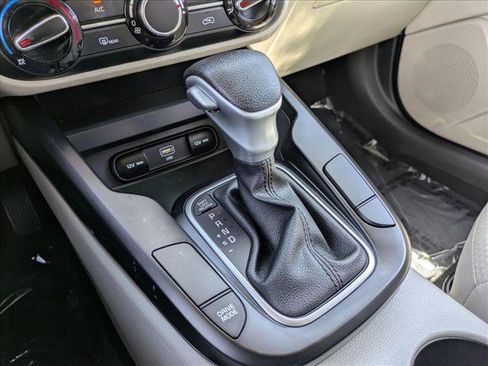 Used 2023 Kia Soul LX FWD image 12