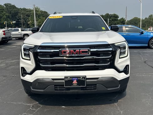 Used 2025 GMC Terrain Elevation w/ Elevation Premium Package FWD image 3