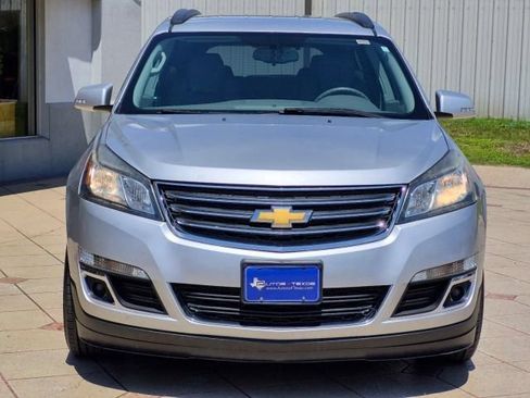 Used 2017 Chevrolet Traverse LT FWD image 2